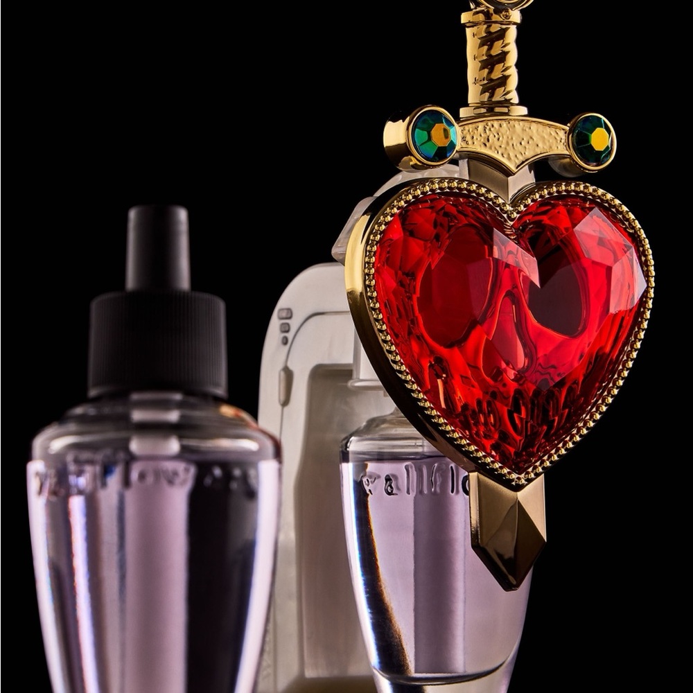 Evil Queen Pierced Heart Scent Control™ Nightlight